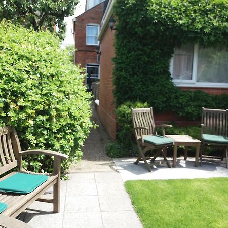 Barnes'S Rest Bed And Breakfast And Caravan Radipole Exterior photo