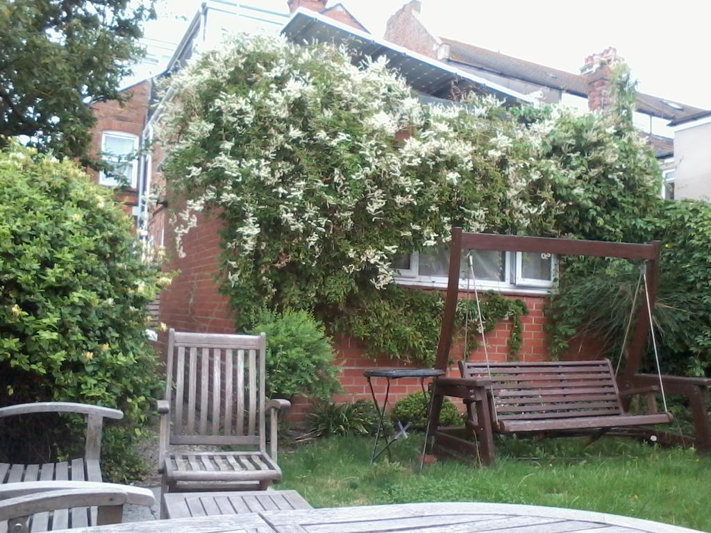 Barnes'S Rest Bed And Breakfast And Caravan Radipole Exterior photo