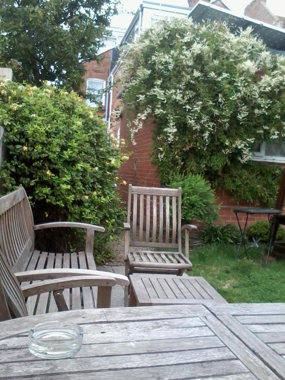 Barnes'S Rest Bed And Breakfast And Caravan Radipole Exterior photo