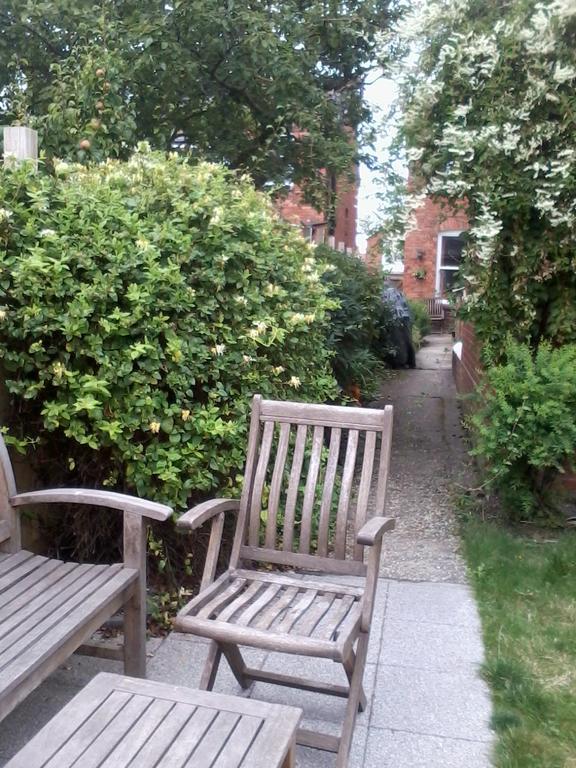 Barnes'S Rest Bed And Breakfast And Caravan Radipole Exterior photo