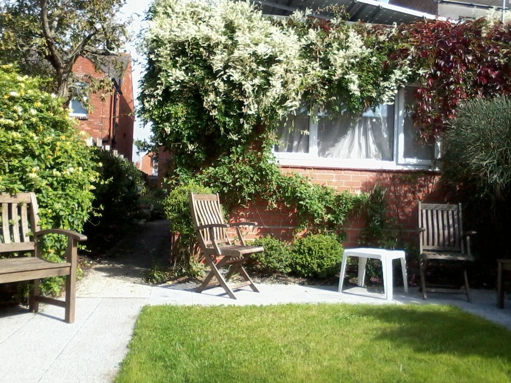 Barnes'S Rest Bed And Breakfast And Caravan Radipole Exterior photo