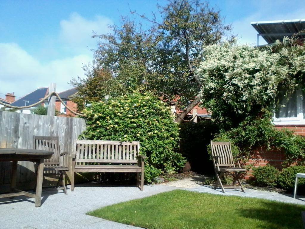 Barnes'S Rest Bed And Breakfast And Caravan Radipole Exterior photo