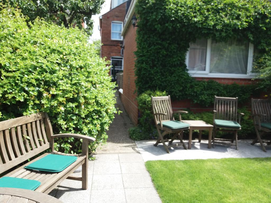 Barnes'S Rest Bed And Breakfast And Caravan Radipole Exterior photo