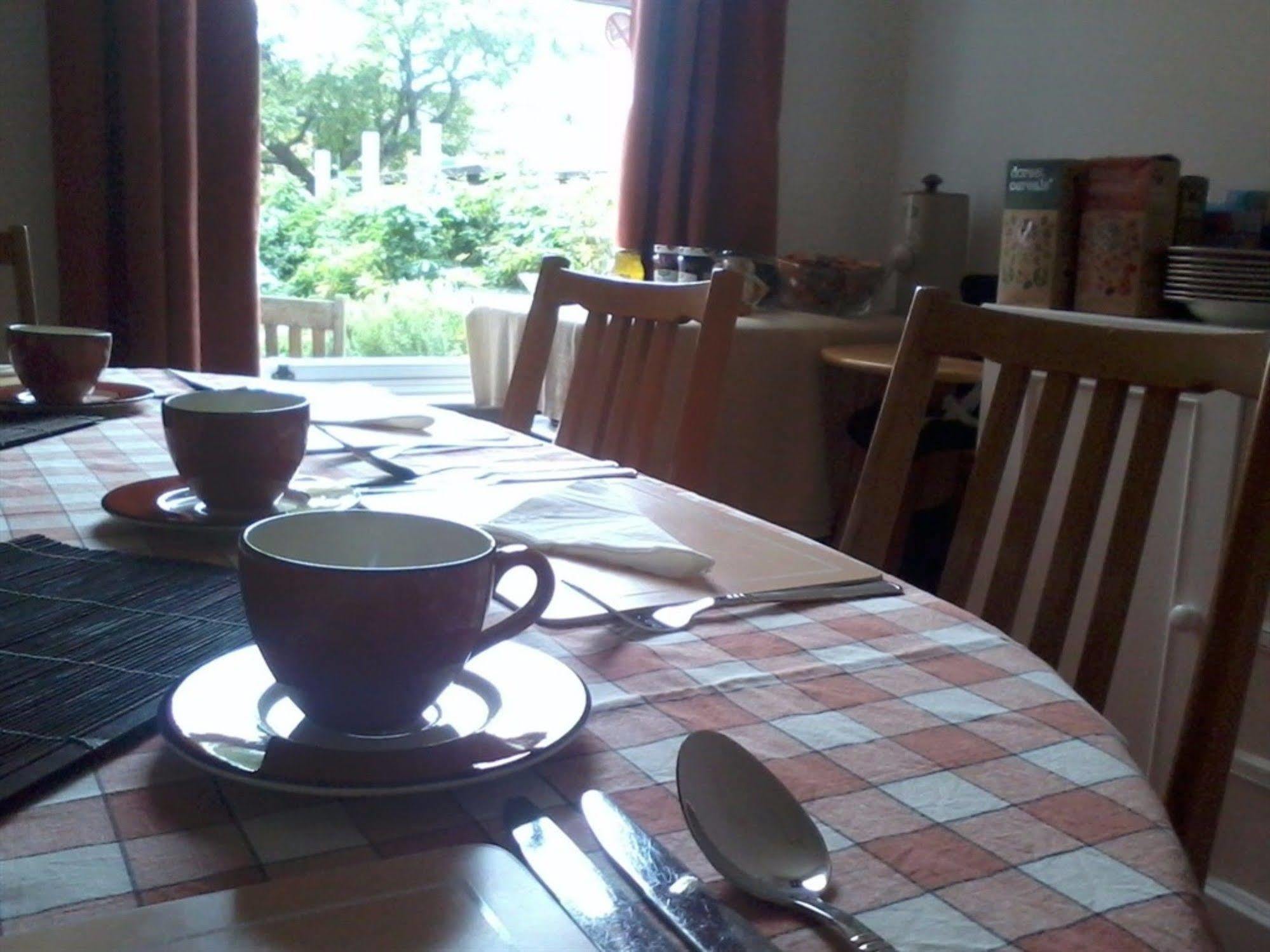 Barnes'S Rest Bed And Breakfast And Caravan Radipole Exterior photo