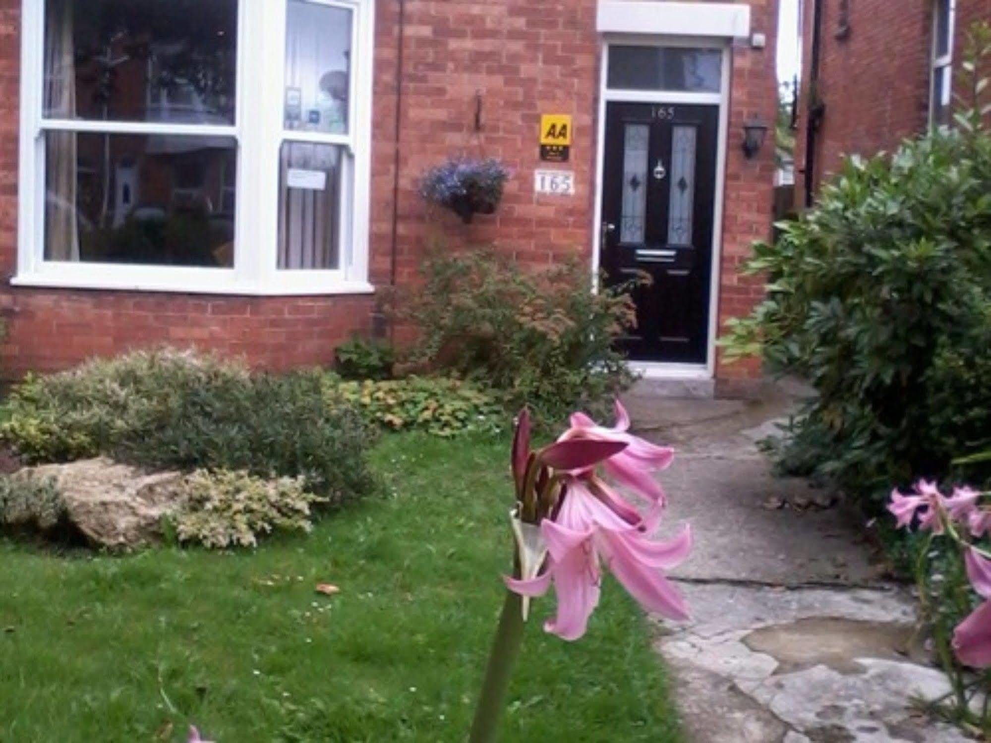 Barnes'S Rest Bed And Breakfast And Caravan Radipole Exterior photo